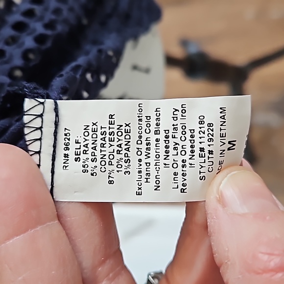 PenSeption Concept SEE-THROUGH Top with Gold chain accent, navy blue, medium - Picture 6 of 6